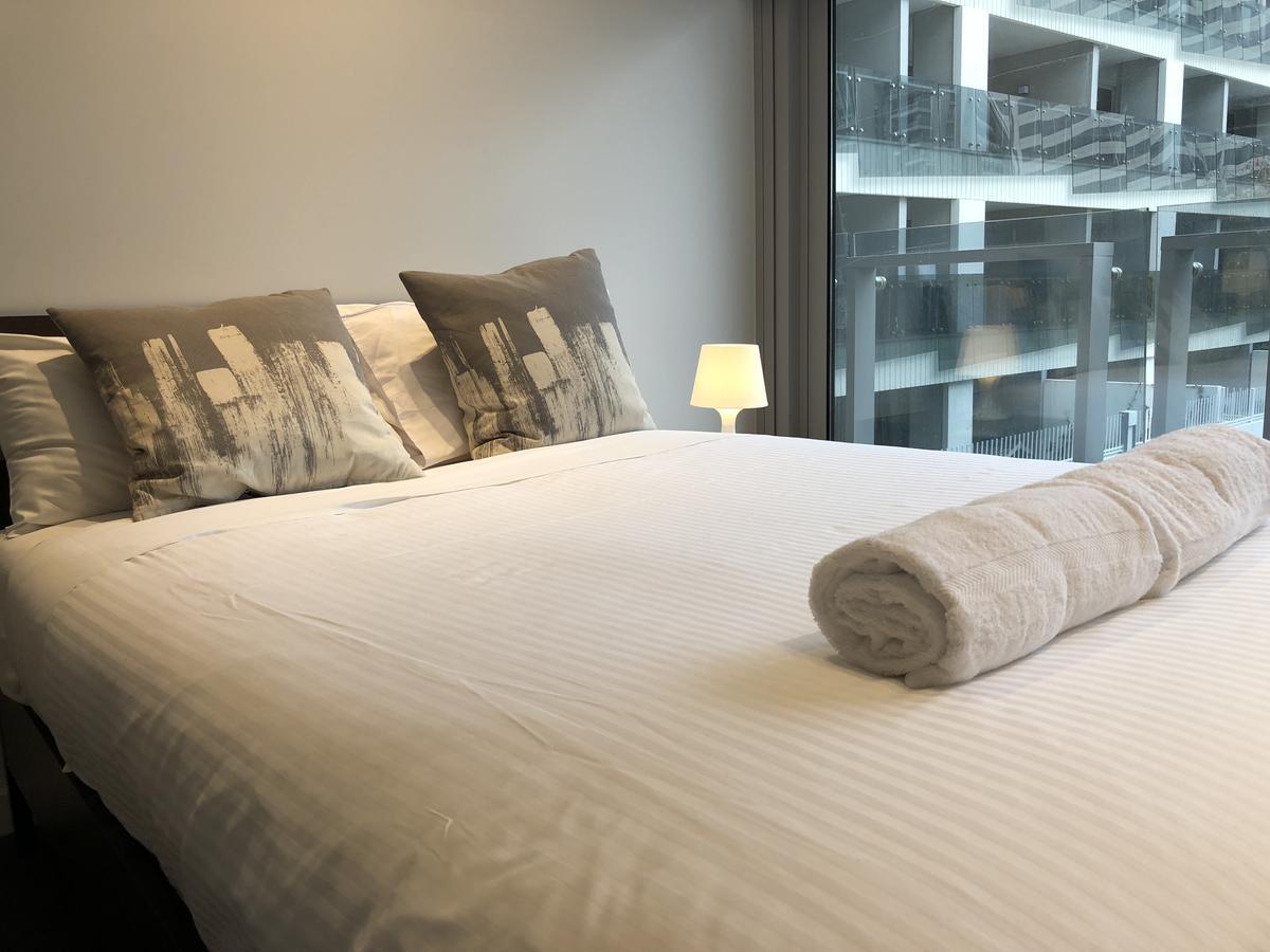 شقة Pride Fawkner St Kilda Rd With Gym & Pool ملبورن المظهر الخارجي الصورة